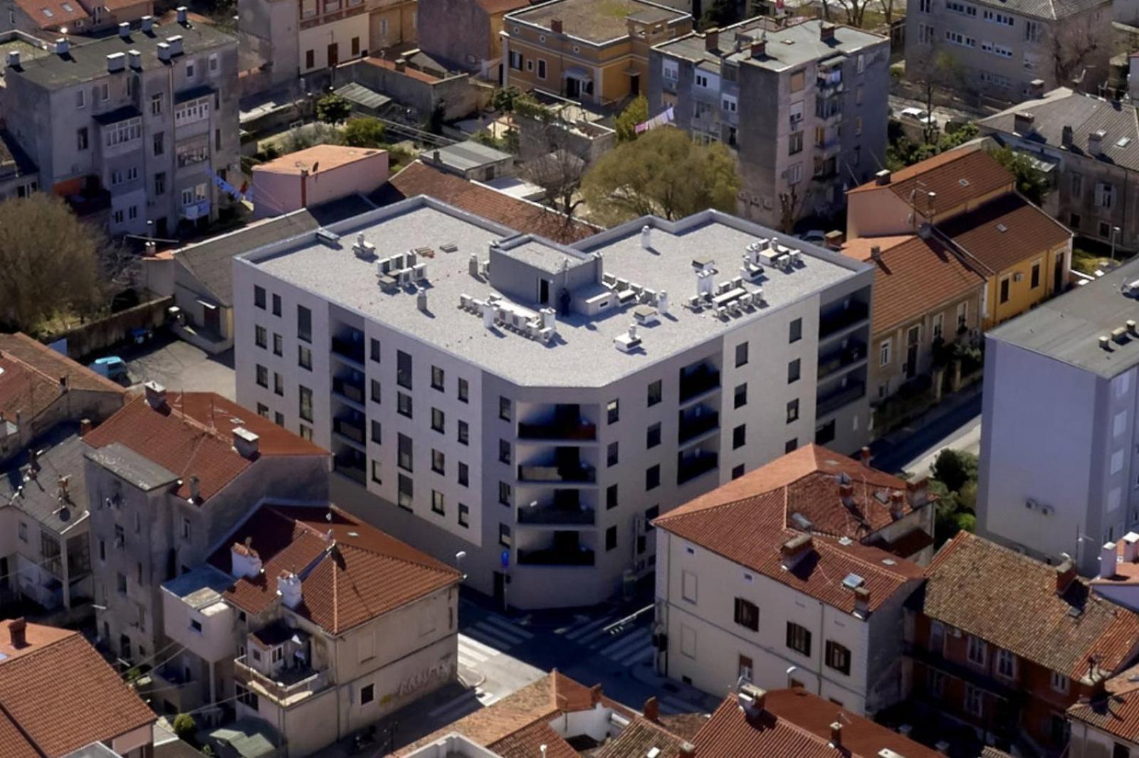 You & Me Pula With Garage Parking 外观 照片