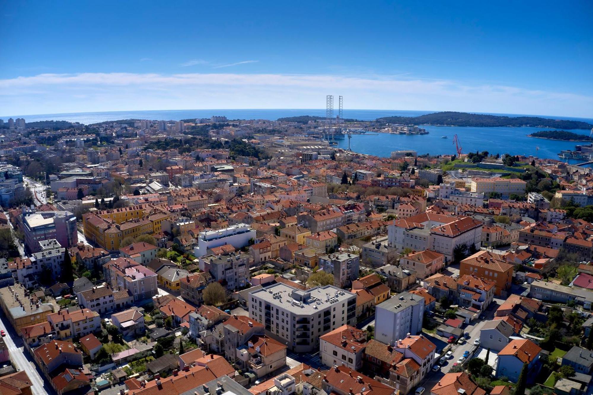 You & Me Pula With Garage Parking 外观 照片